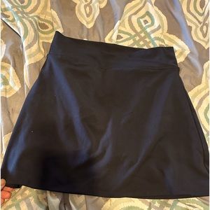 Large NWOT Mono B skort.